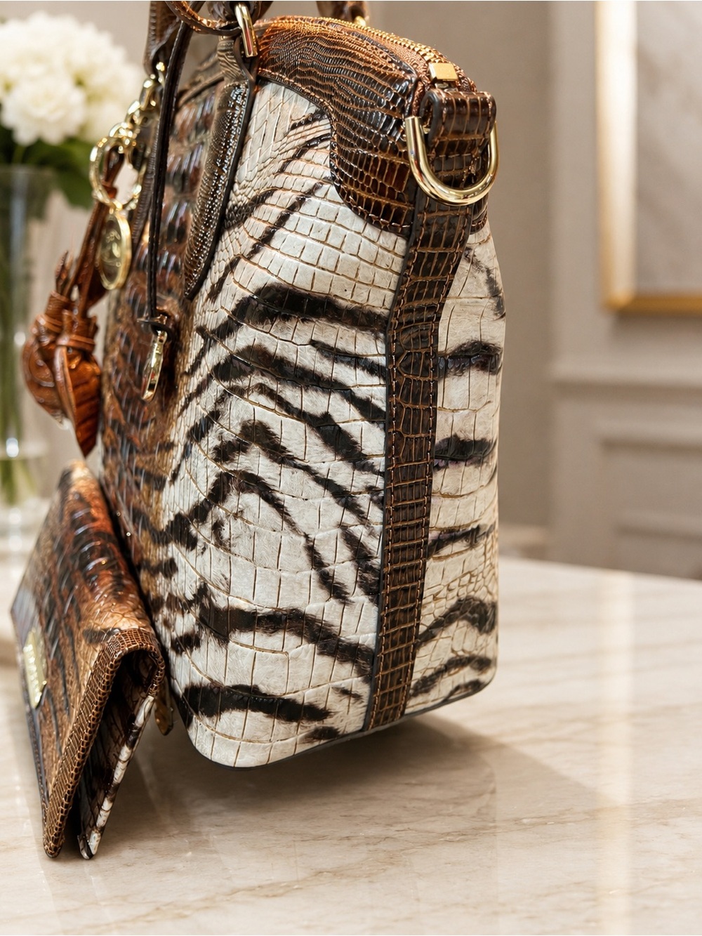 BRAHMIN “Feline Hermosa” Medium Duxbury with Ady Wallet, EUC & Brahmin Roses🌹 - Picture 5 of 13